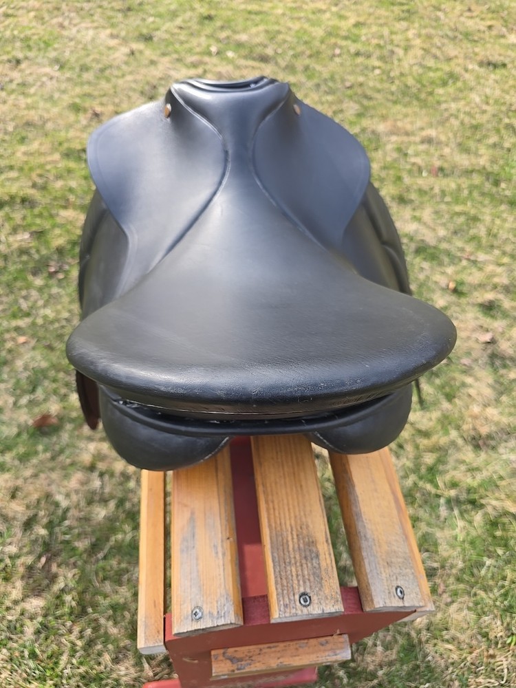 dressage saddle