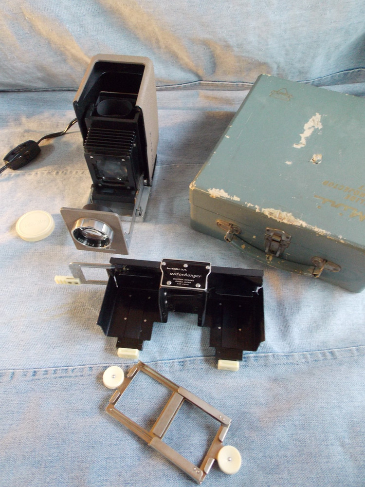 Vintage Minolta Mini Slide Projector Kit w/ Slide Changer & Auto Slide Changer