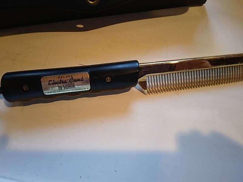 Deluxe Electra Hot  Comb. By Swank  With Storage Case*TESTED