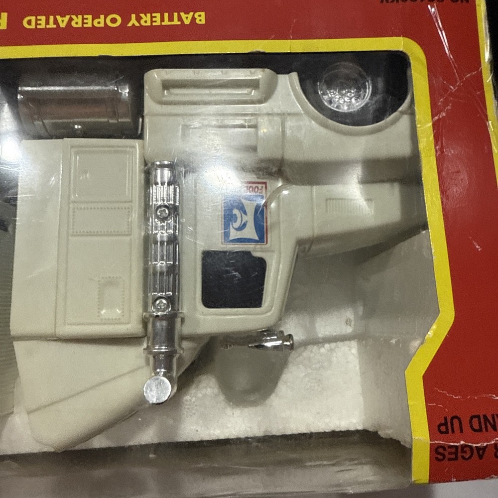 Vintage Remote Control 18-Wheeler Hauler Please See Description