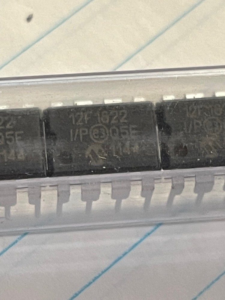 MICROCHIP PIC 12F1822 4-PIN DIP MICROCONTROLLER NOS