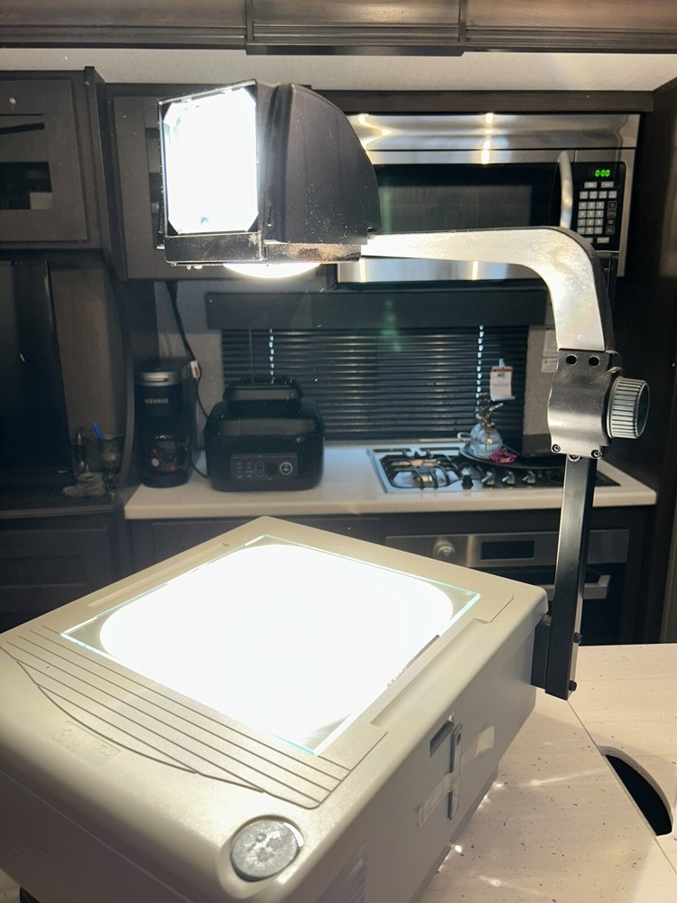 3M 1700 Overhead Transparency Projector Model 1700. USED - WORKING