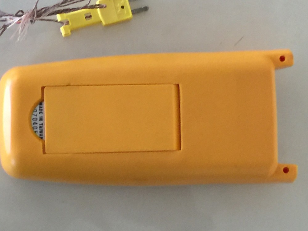 Omega HH147 Data Logger Thermometer RS-232 Includes Battery