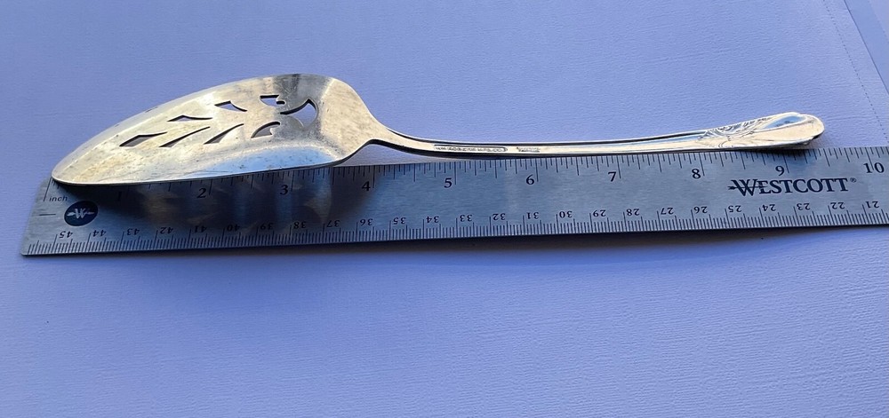 WM ROGERS MFG CO. ORIGINAL ROGERS "AVALON "CAKECUTTER SERVING SPOON