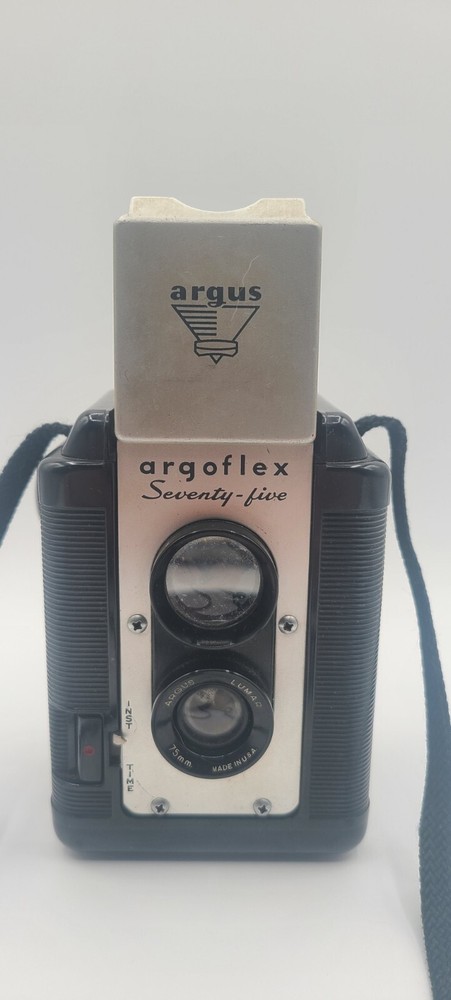 Vintage  Argus Seventy-Five Camera w/Flash & Case.