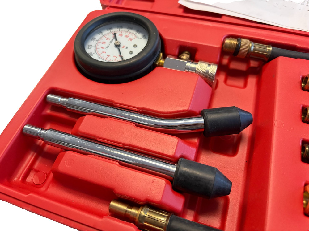 8 pcs Compression Tester Kit, Pressure Range of 0-300 Psi