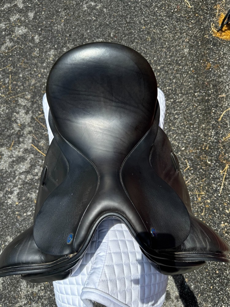 17” (adjustable) Hastilow Bentley Dressage Saddle