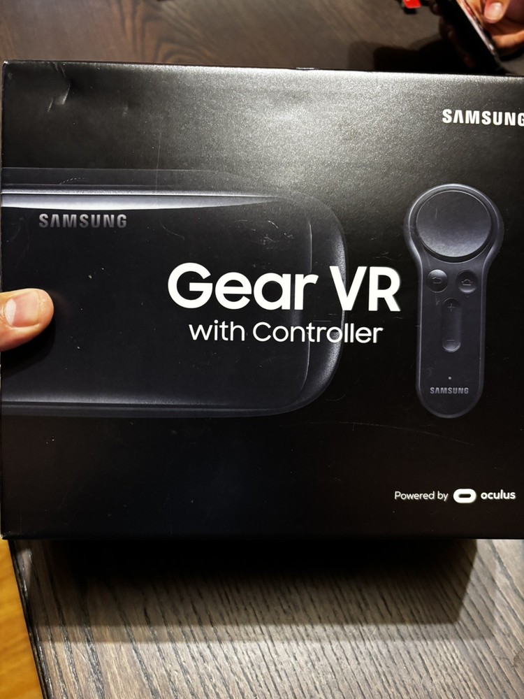 Samsung Gear VR SM-R324 With Controller - Complete - Powered by oculus