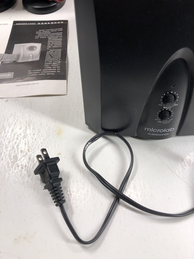 MICROLAB M-600 SPEAKER SYSTEM WITH SUBWOOFER 36 WATT Computer Phone AUX