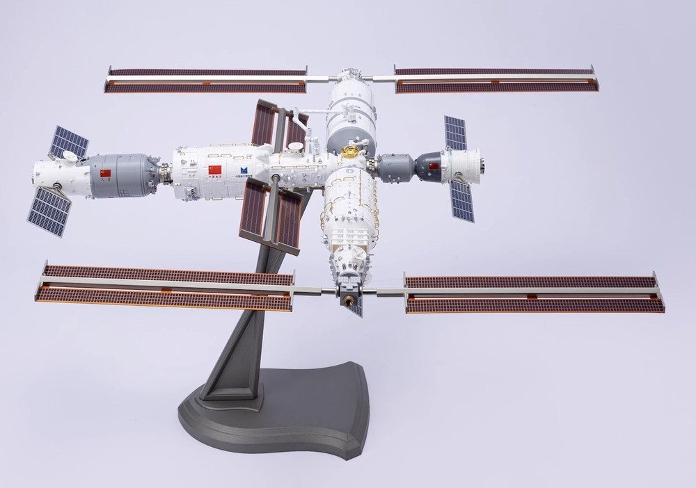 1: 90 China Aerospace Space Station Model Combination Alloy