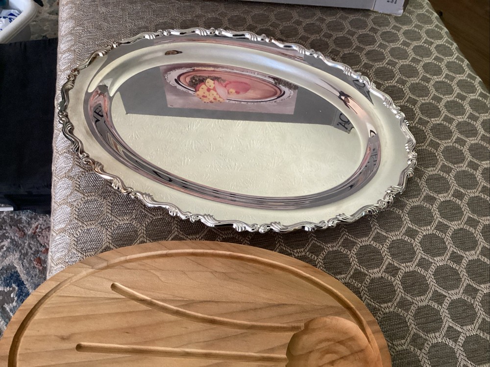 Oneida Georgian Scroll Oval Platter and Wood Board Insert - Oneida Silver In Box