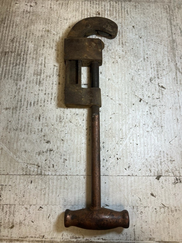 Vintage Cast Iron 3 Blade Pipe Cutter Tool Early Pipe Cutter