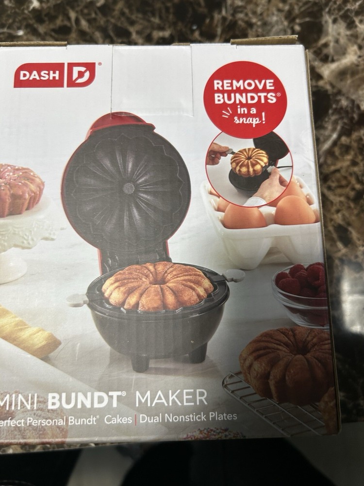 DASH MINI BUNDT MAKER