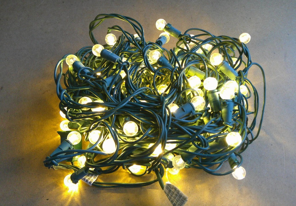 PHILIPS 90 Sphere LED Net Lights Green Wire Warm White