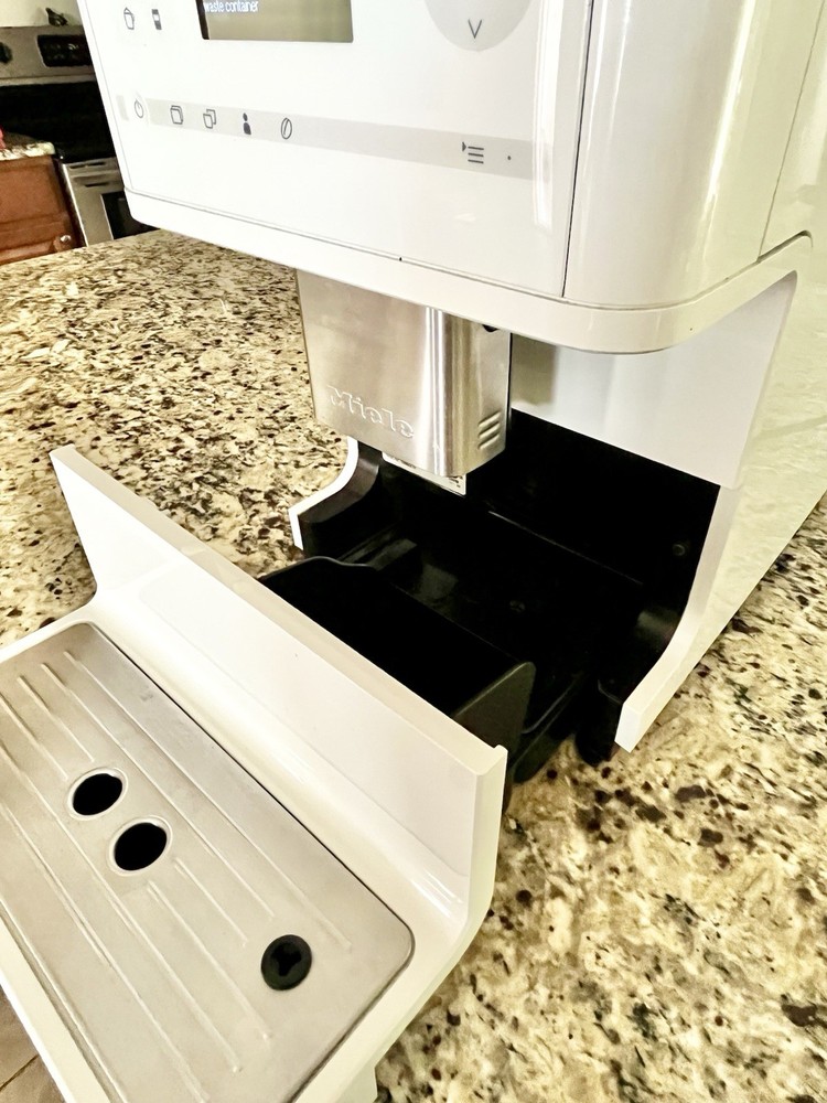 Miele Automatic Espresso & Coffee Countertop Machine. Model# CM6150