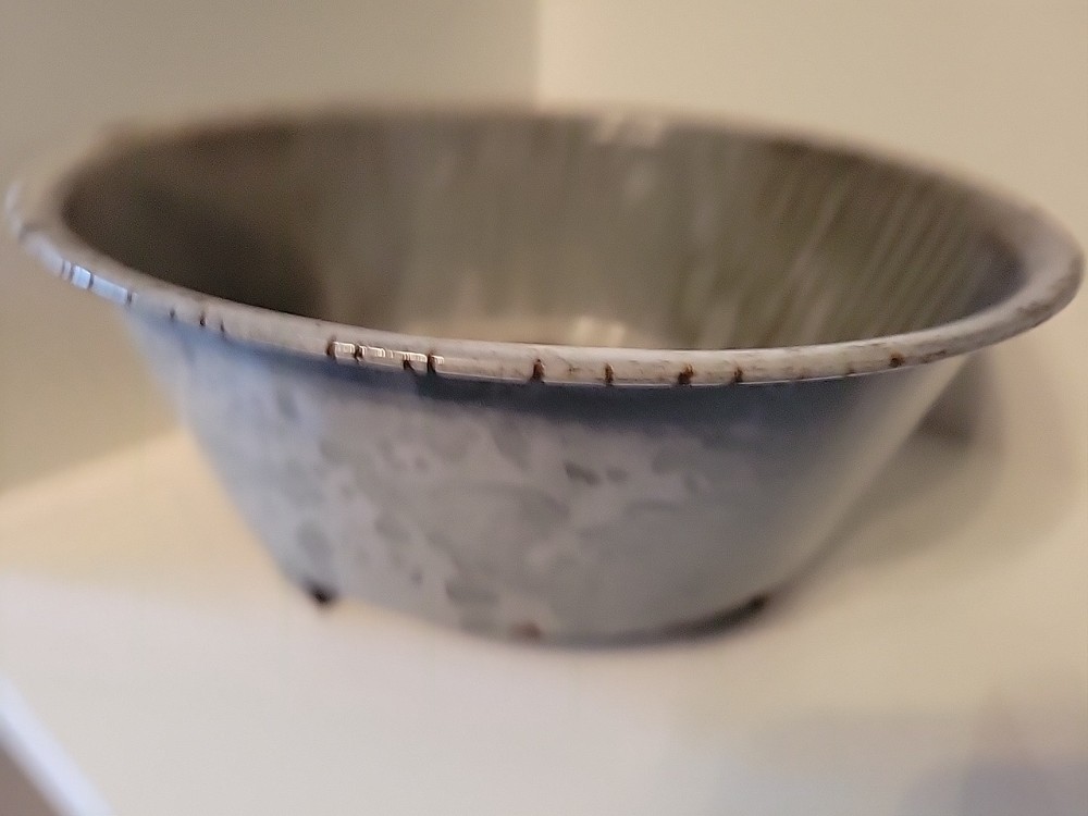 Vtg Gray Enamelware Colander Strainer Rustic Farmhouse Style Footed Distressed