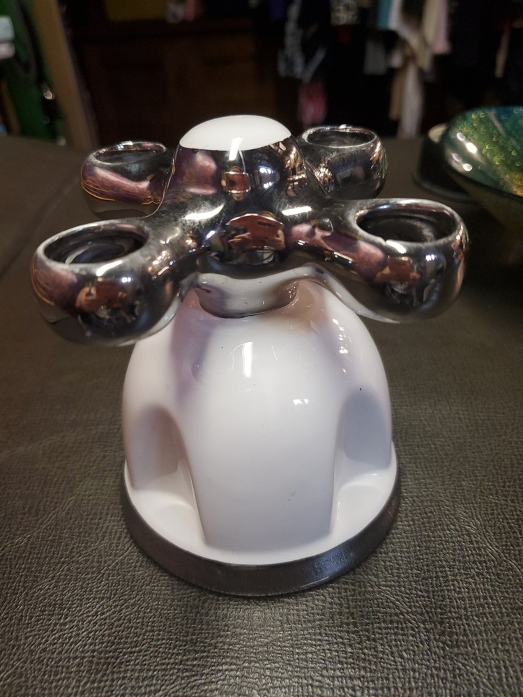 Allure Toothbrush Holder