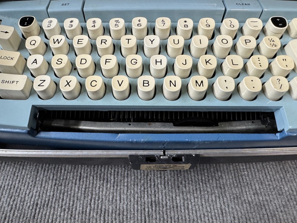 SCM Smith Corona Automatic 12 Portable Typewriter W/Case
