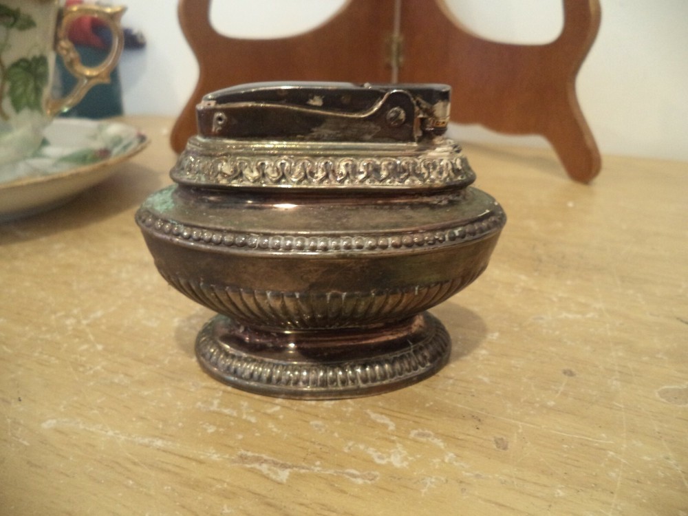 Vintage RONSON Queen Anne Silver Plated Table Lighter