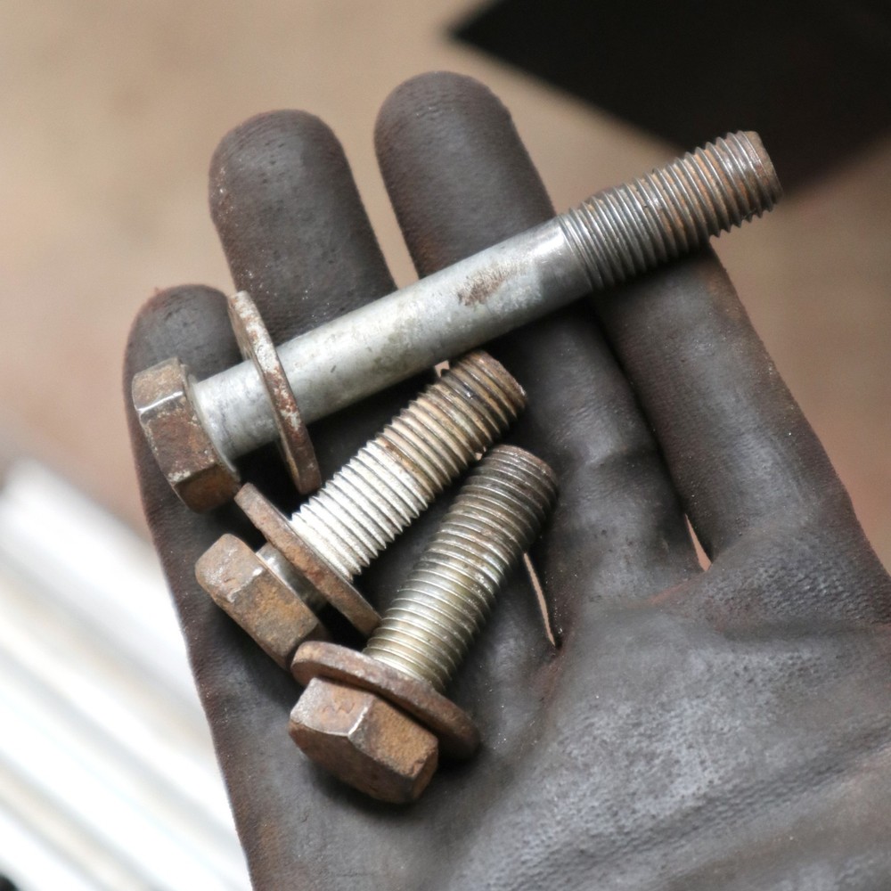 BMW E36 DIFF DIFFERENTIAL MOUNTING BOLTS X3 3 SERIES