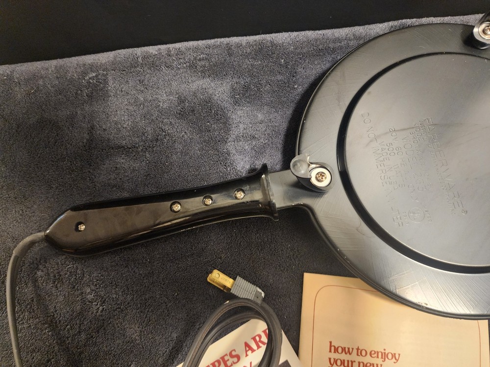 VINTAGE FARBERWARE BATTER UP AUTOMATIC ELECTRIC MODEL 263 CREPE MAKER