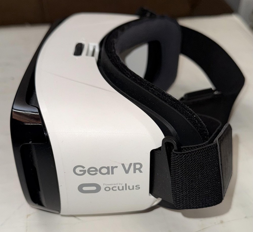 Samsung Gear VR Headset Powered by Oculus Virtual Reality Adjustable Strap