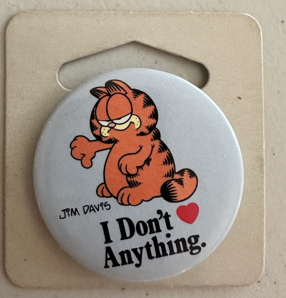 Garfield Button 2011 “ I Don’t Love ❤️Anything.”