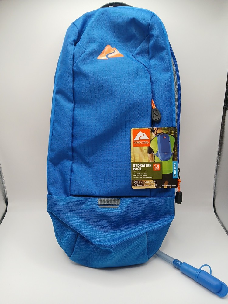 Ozark trail hydration backpack 1.5 Liter Color blue