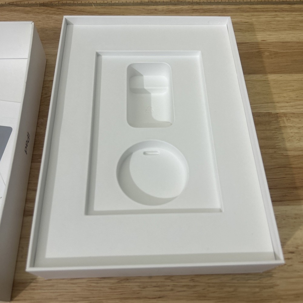 Apple iPad 8th generation 128gb Wi-Fi **EMPTY BOX ONLY**