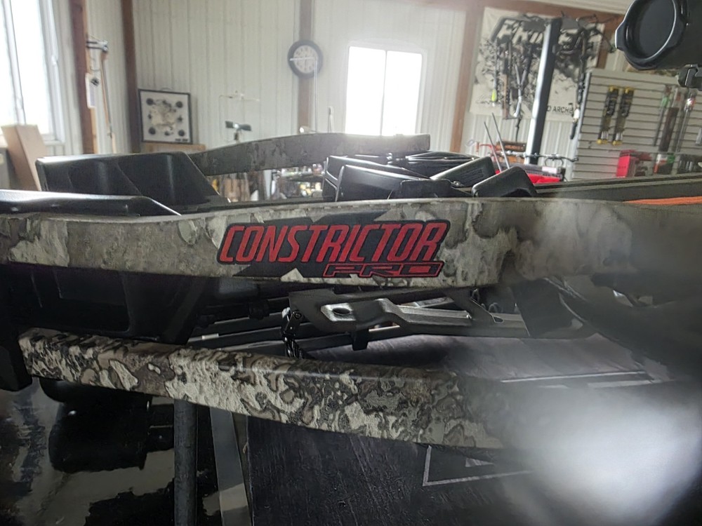 Bear x Constrictor Pro Crossbow Kit Grey/True Timber Strata