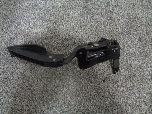 2004-2009 Cadillac SRX Fixed USED Accelerator Pedal Sensor Standard APS185