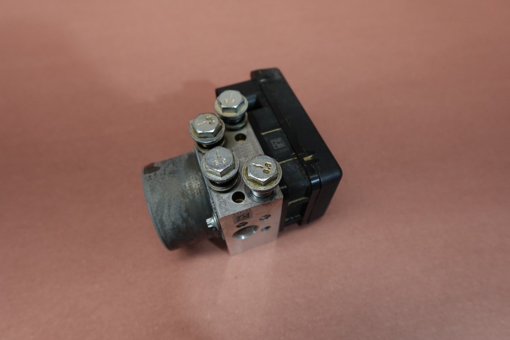 2012-2015 Harley Davidson FLD Switchback ABS BRAKE PUMP MODULE