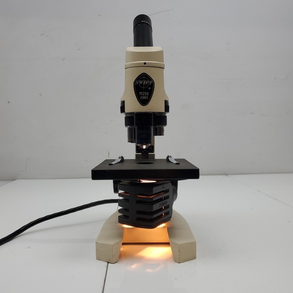 Swift M250 Series Microscope Illuminated w/Cover Tested