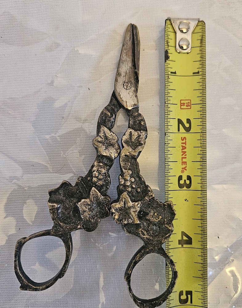 Antique Silver-Plated Victorian Style Grapes Scissors Grapevine Floral Pattern