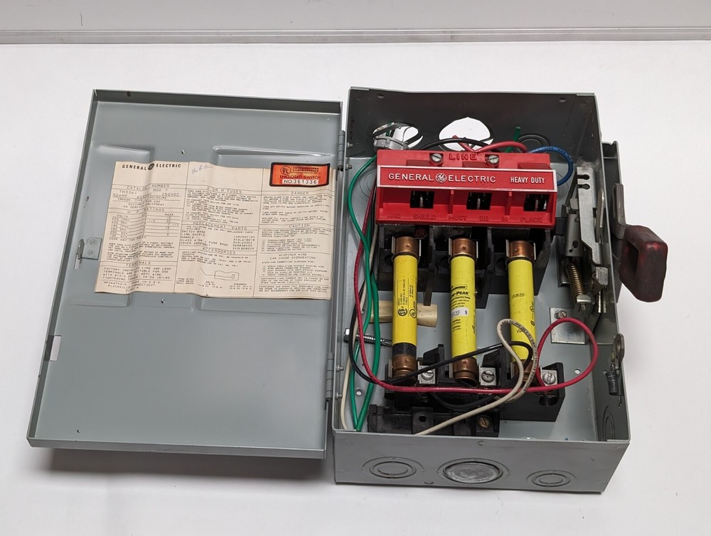 GENERAL ELECTRIC TH3361 Model 10 Safety Switch (USED).