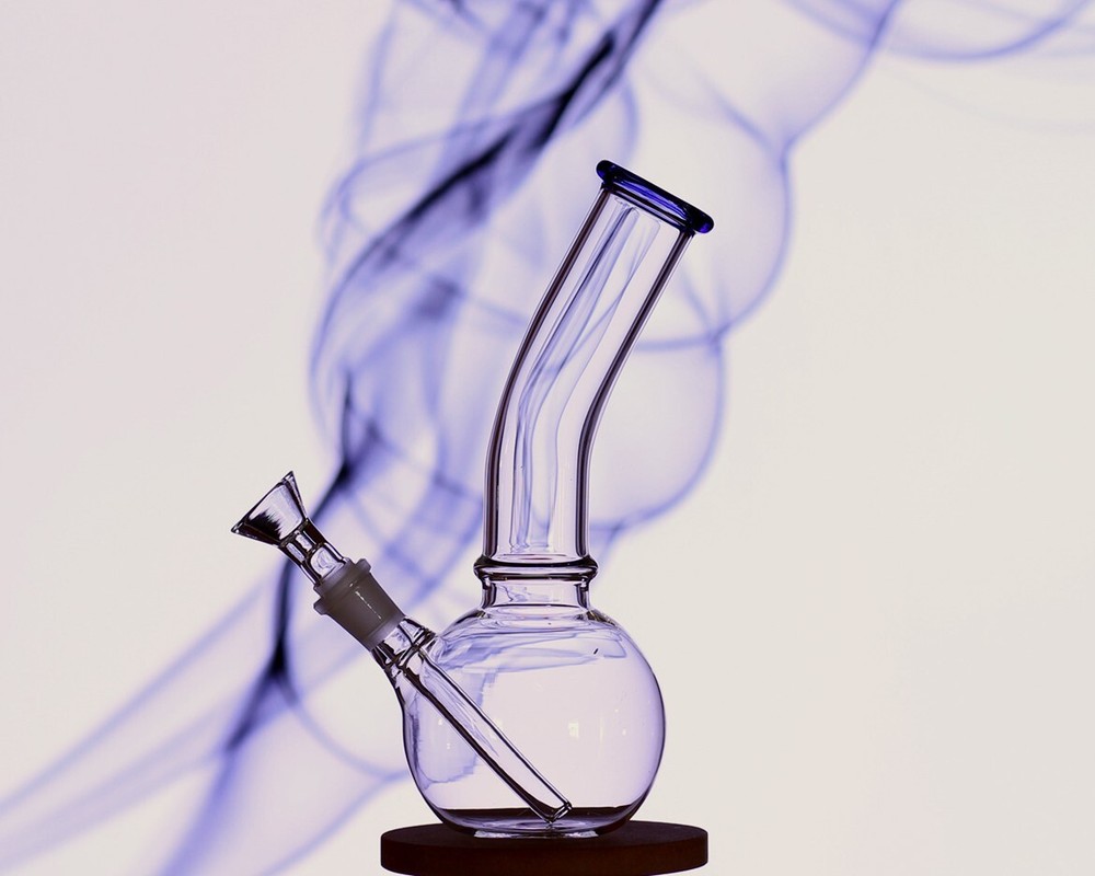 Bubble Base Water Pipe 8" Tall with colored mouth piece Blu with EZ Loader