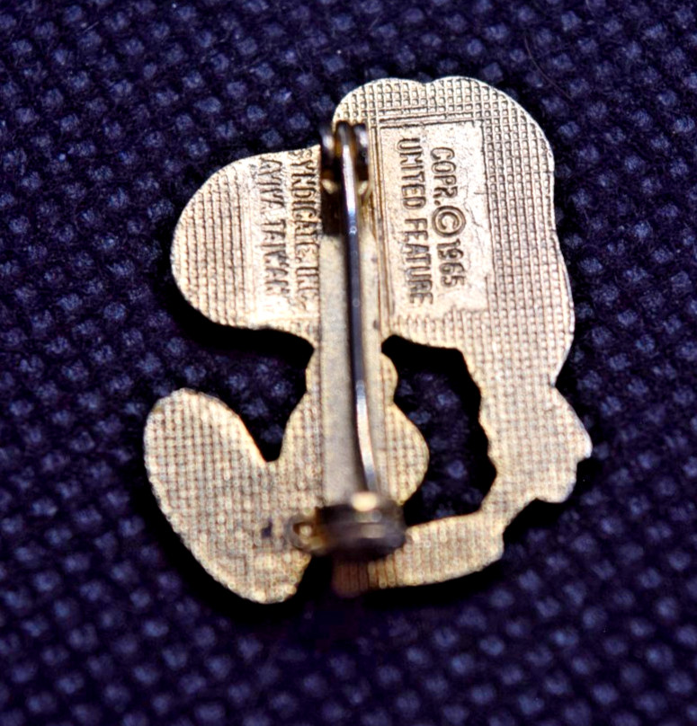 Hat Yellow Red Snoopy Ski Lapel Pin