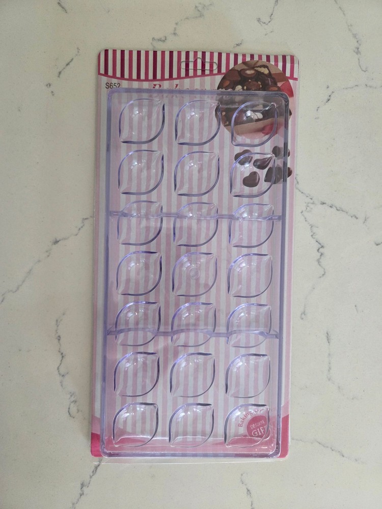 Chocolate Mold S652 Bakeware Mold (Lemon eye-shaped)