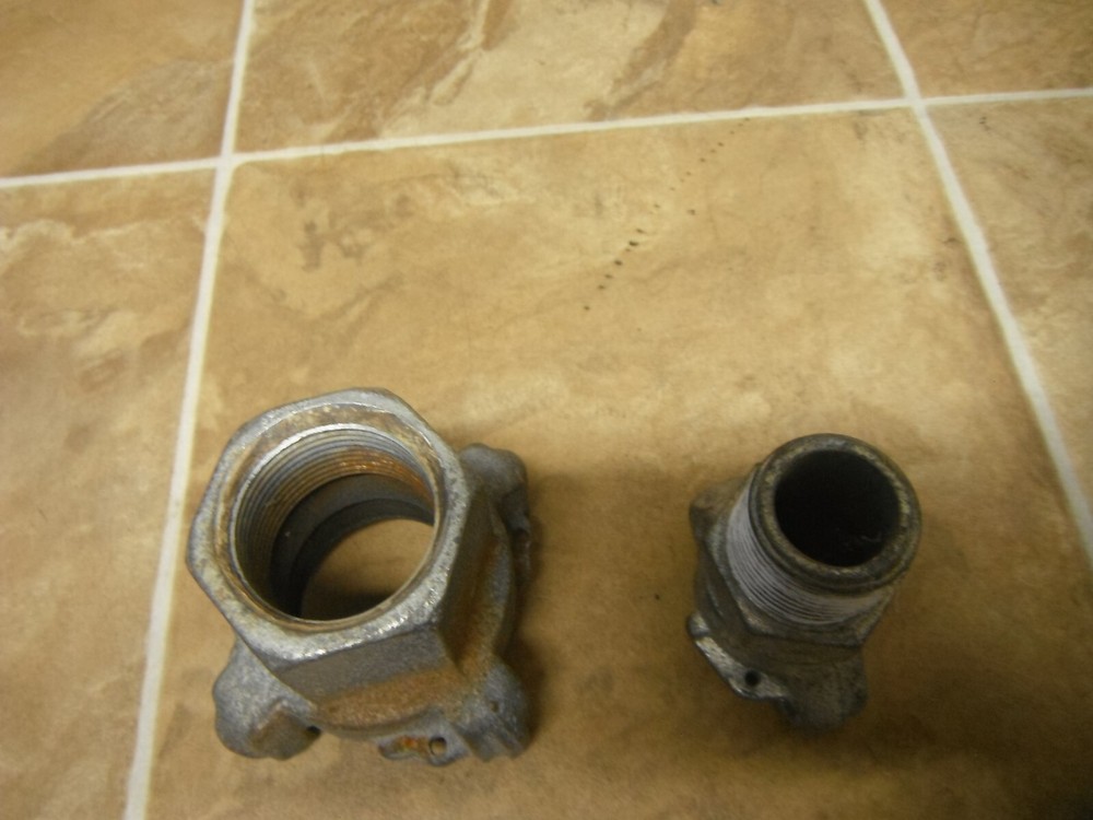Threaded Tank Coupler Set / 1-1/4" FNPT Sandblast Cast Iron - Used
