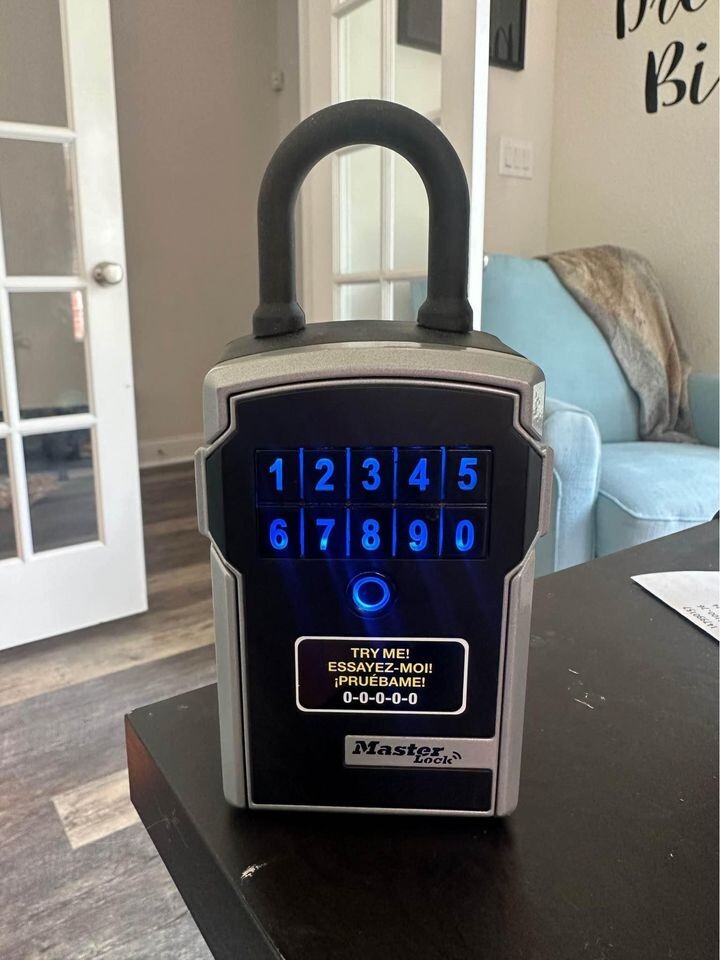 Master Lock Box 5440, Electronic Portable Key Safe, Bluetooth iOS/Android No QR.