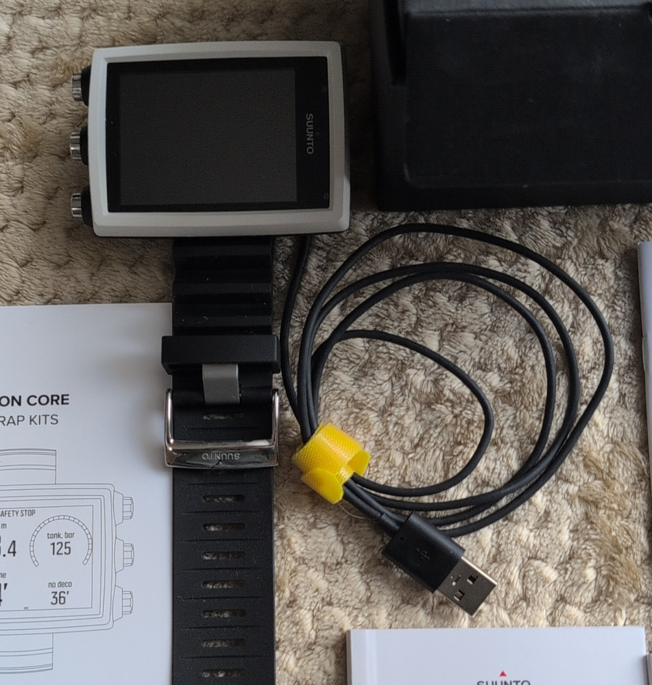 Suunto EON Core Dive Computer with Accessories and Original Box - WHITE