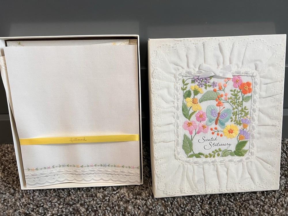 Vintage Hallmark Stationery Scented “NO SCENT” Incomplete