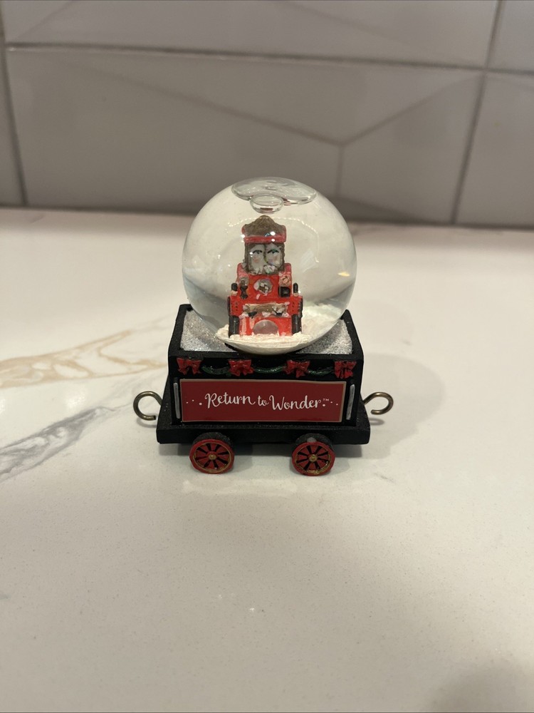 F.A.O SCHWARZ 4- piece Train Snow Globe Set