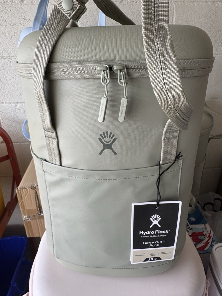 Hydro Flask 20 Liter Carry Out Soft Cooler Pack - Agave: Zip