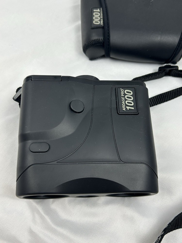 BUSHNELL YARDAGE PRO1000 RANGE FINDER WITH CASE Read