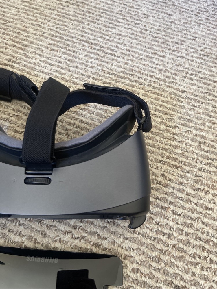 Samsung SMR324 Gear VR with Controller - Black