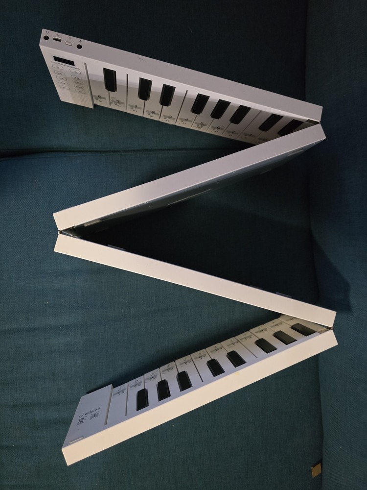 midiplus Foldable Portable 88-Key Electronic Keyboard White Built-in Speaker