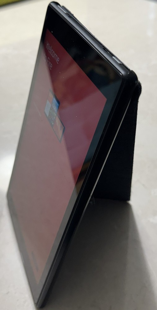 Amazon Fire HD10 7th Generation Black 32GB Bundle - Includes Case & Charger