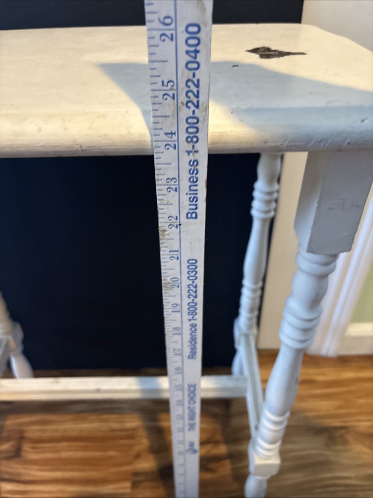 VTG-cream Painted -spindle Legged Side Table