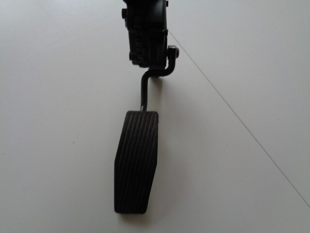 2003 - 2005 Saturn L series Accelerator Pedal